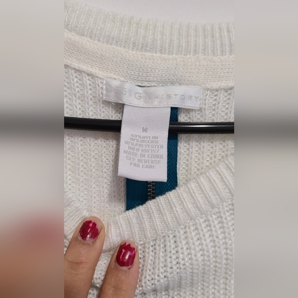 Design History Carrie Zip Back Pullover - Picture 3 of 3